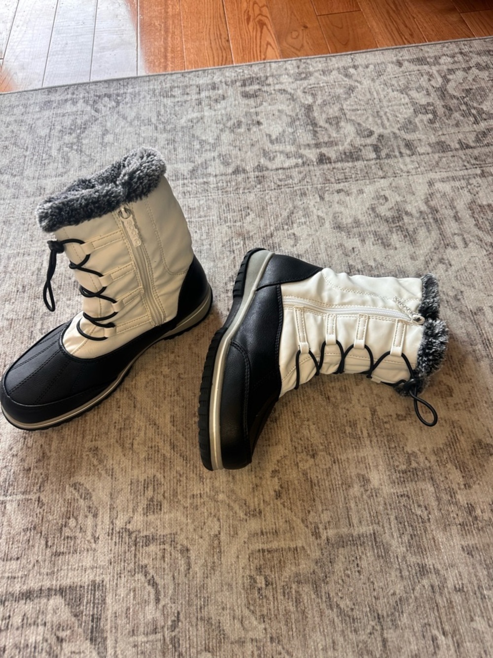 Sporto Black and Cream Women's Insulated Lace-Up Winter Boots - Picture 2 of 4